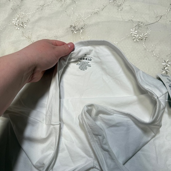 Torrid White Halter Neck Tank Top – Size 0 – NWT - Picture 4 of 4